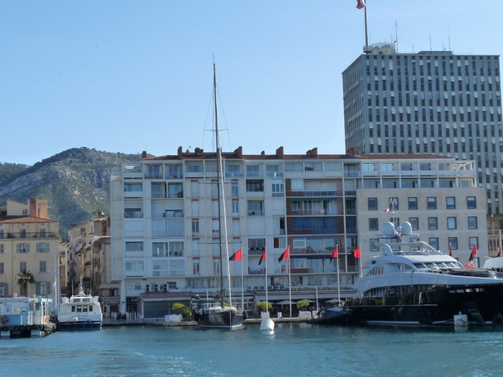 Vue sur le port - Toulon