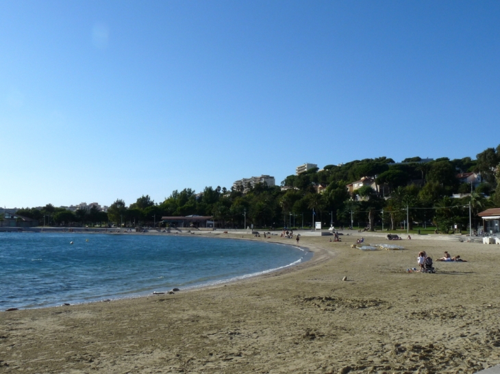 La plage de l'anse des pins - Toulon