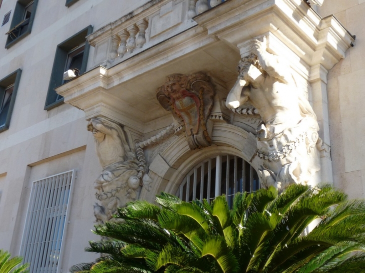 Mairie annexe, Les Atlantes de Pierre Puget , 1656-1658 - Toulon