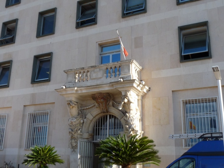 Mairie annexe, Les Atlantes de Pierre Puget , 1656-1658 - Toulon