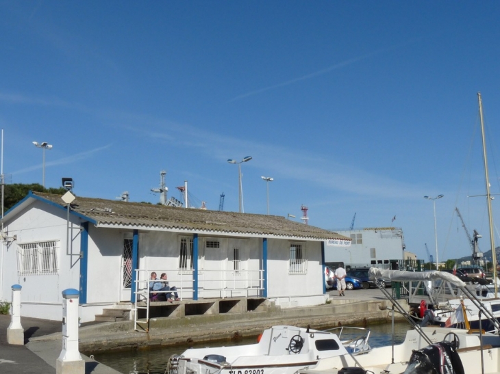 Sur le quai du petit rang - Toulon