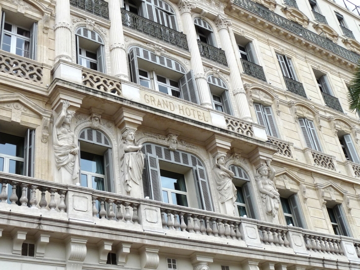 Le Grand Hotel et ses sculptures - Toulon