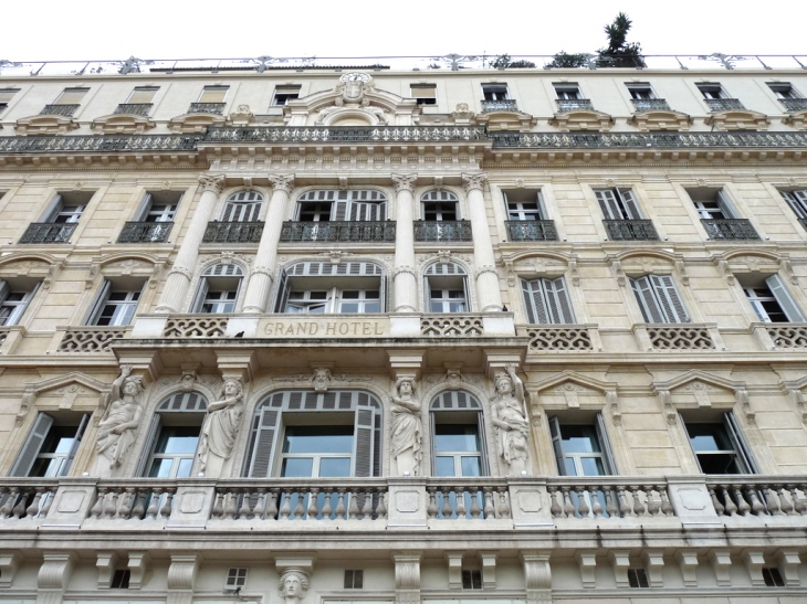 Le Grand Hotel et ses sculptures - Toulon