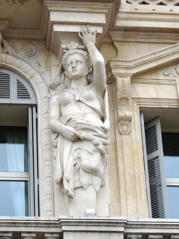 Le Grand Hotel et ses sculptures - Toulon