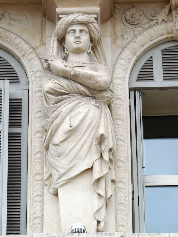 Le Grand Hotel et ses sculptures - Toulon