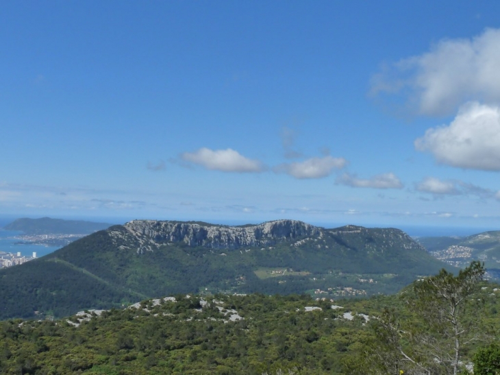 Le mont Faron vu du mont Coudon - Toulon