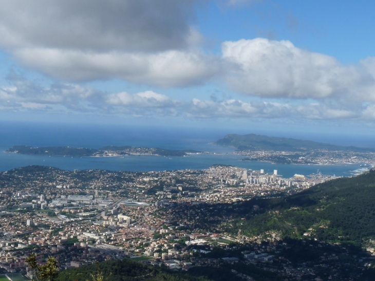 Toulon vu du mont Coudon