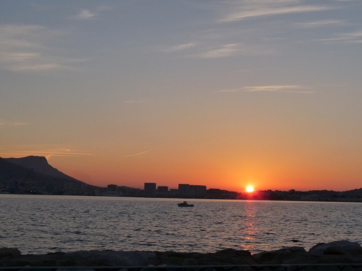 Lever du soleil sur Toulon