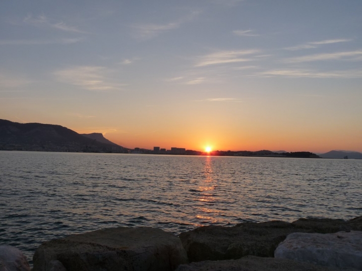 Lever du soleil sur Toulon