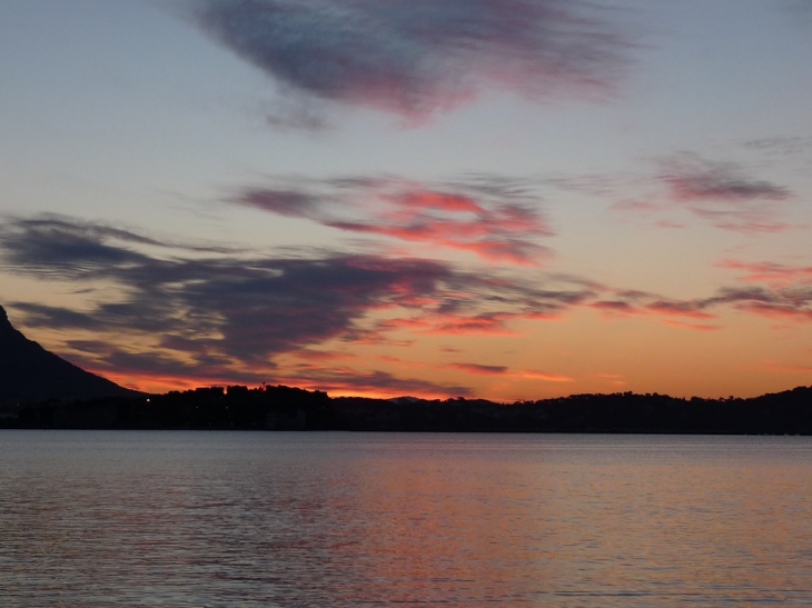 Lever du soleil sur Toulon