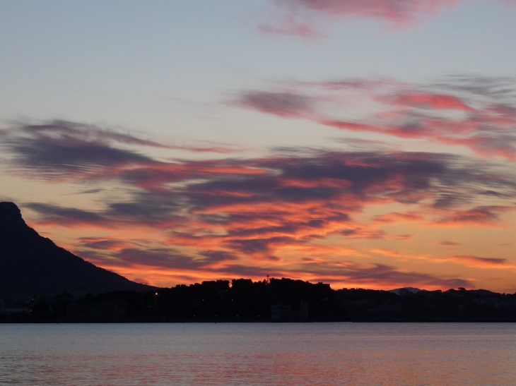 Lever du soleil sur Toulon