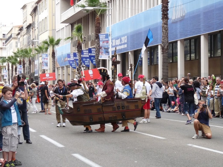 Tall ships Régatta 2013 , la parade des équipages - Toulon