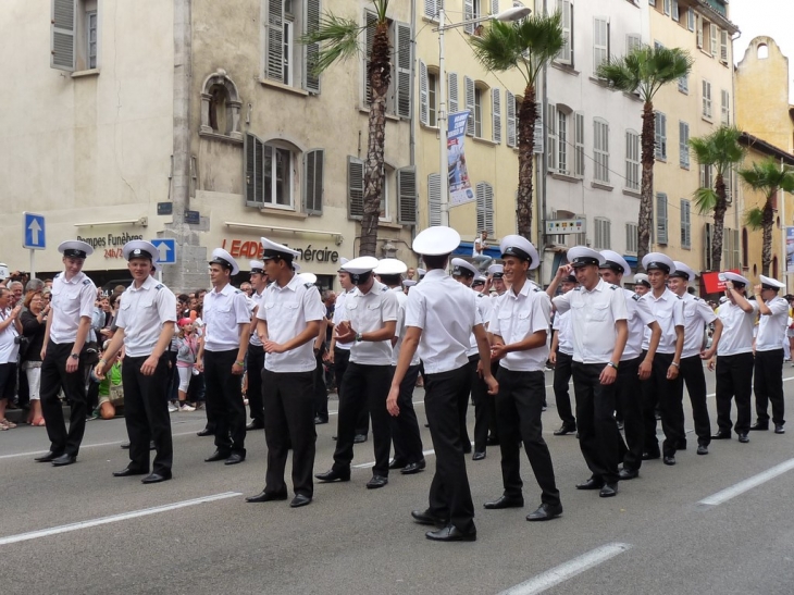 Tall ships Régatta 2013 , la parade des équipages - Toulon