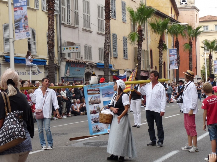 Tall ships Régatta 2013 , la parade des équipages - Toulon