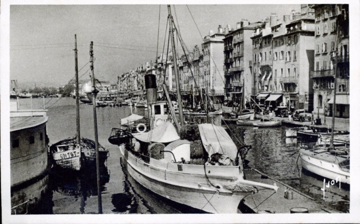 Le Port, vers 1920 (carte postale ancienne). - Toulon