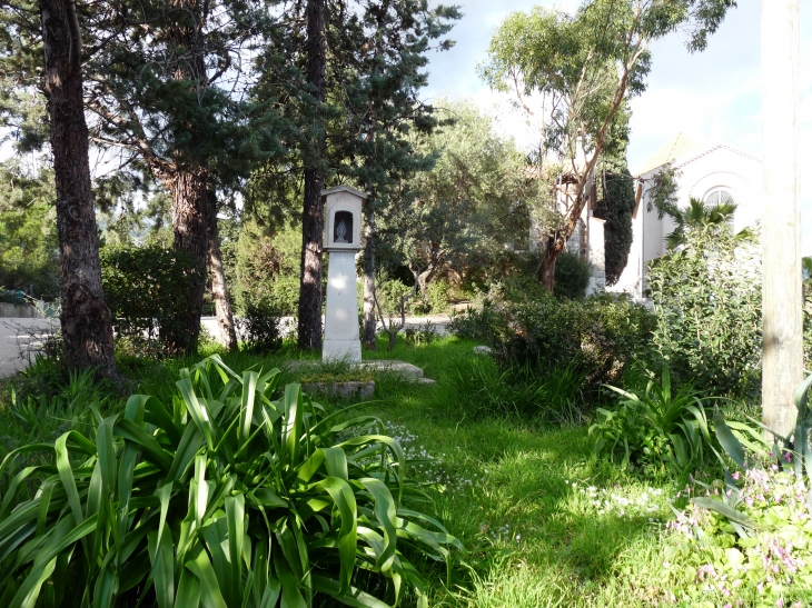 A coté de la chapelle du Christ roi - Toulon