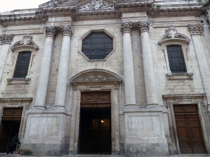 La façade de la cathédrale - Toulon