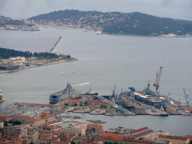 Vue sur le port et la rade - Toulon