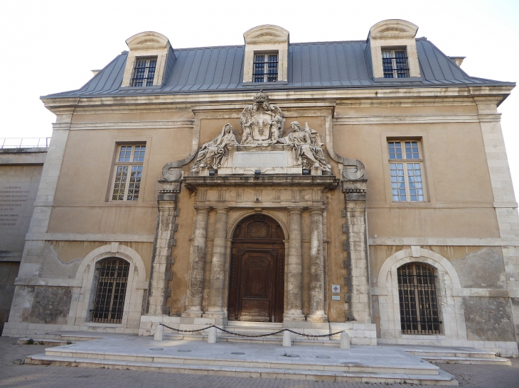 La Corderie porte de l'ancien séminaire jésuite - Toulon