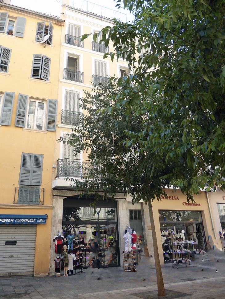 Sur le cours Lafayette - Toulon