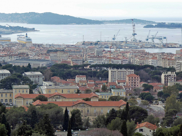 La ville et la rade vues du téléphérique - Toulon