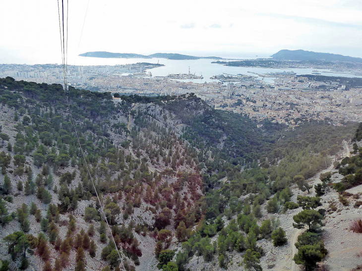 La ville et la rade vues du téléphérique - Toulon