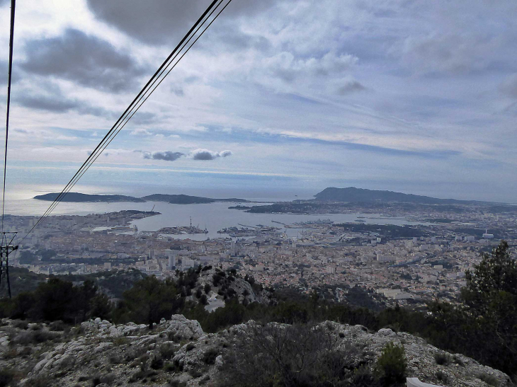 La ville et la rade vues du téléphérique - Toulon