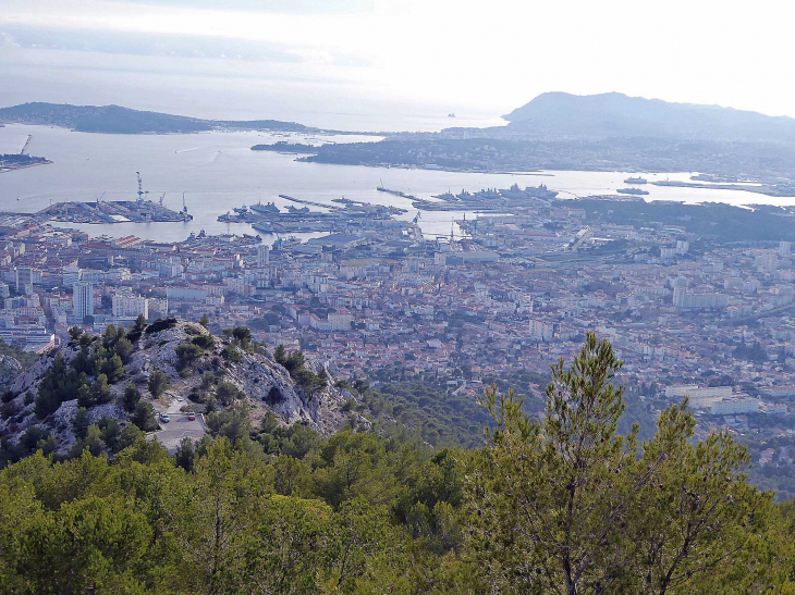 La ville et la rade vues du téléphérique - Toulon