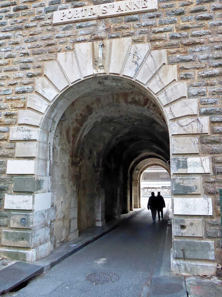 La porte Sainte Anne - Toulon