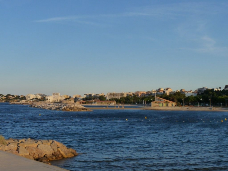 Les plages du Mourillon au lever du jour - Toulon