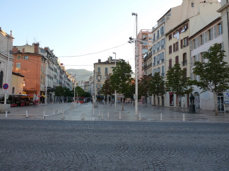 La place Louis Blanc - Toulon