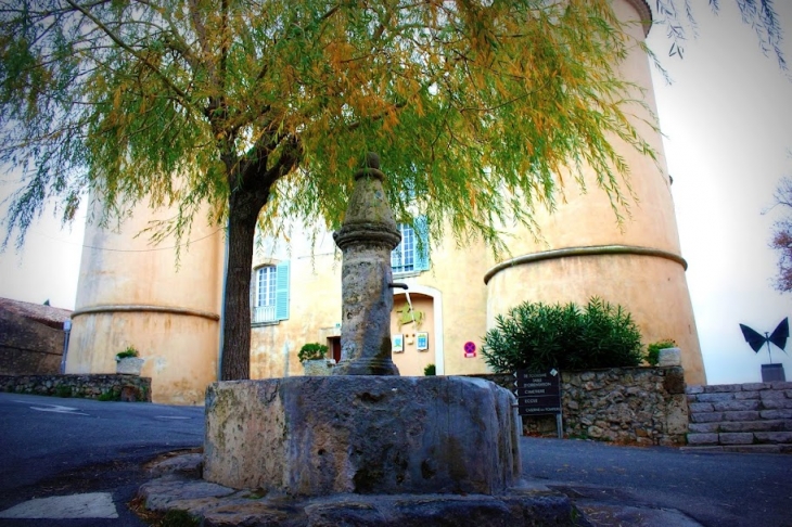 Fontaine de Tourtour