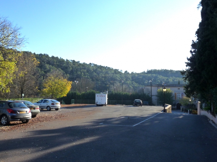 Place l'Adoré - Vins-sur-Caramy