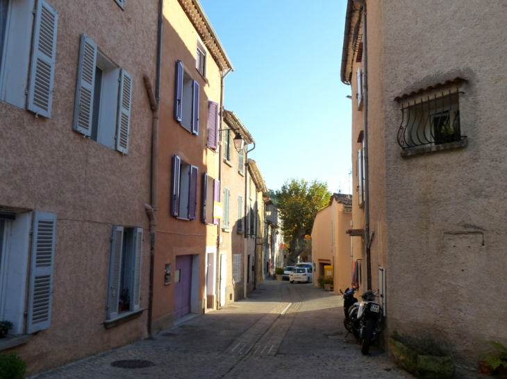 Rue de la Fontaine - Vins-sur-Caramy