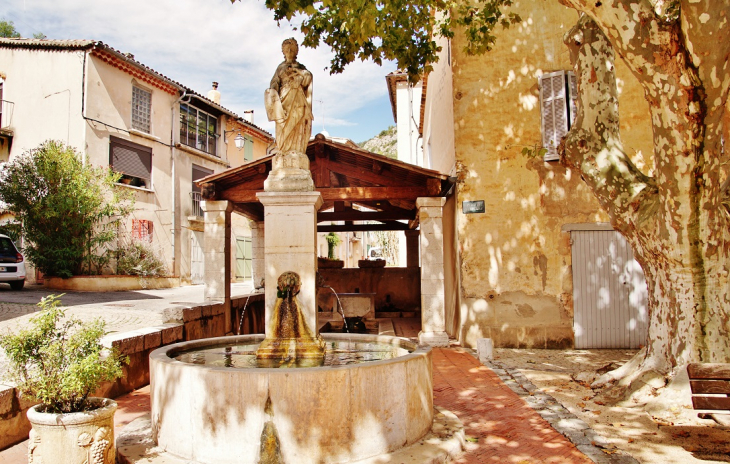 Fontaine - Vins-sur-Caramy