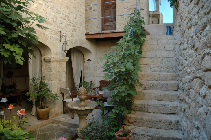 Un Patio en Luberon - Ansouis