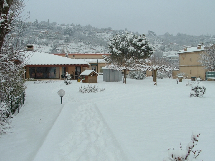 La madeleine en neige année 2011 - Apt