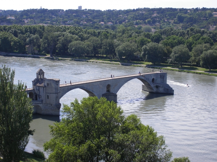 LE PONT D'AVIGNON