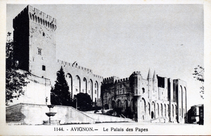 Le Palais es Papes, vers 1930 (carte postale ancienne). - Avignon