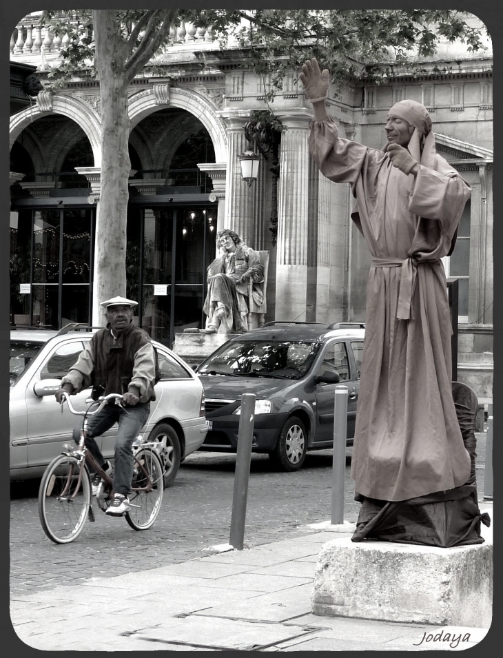 Avignon. Scène de rue.