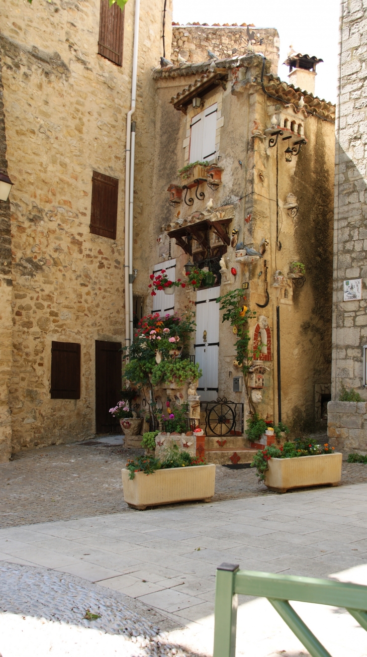 Maison Décorée Place de la Colonne - Beaumont-de-Pertuis