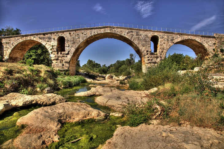 Le Pont Julien - Bonnieux