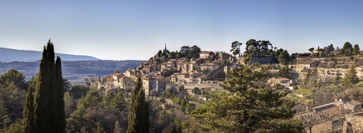 Vue du village depuis la route de Lourmarin - Bonnieux