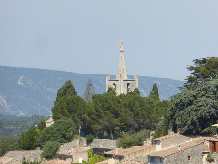 Vue sur le clocher de l'église neuve - Bonnieux