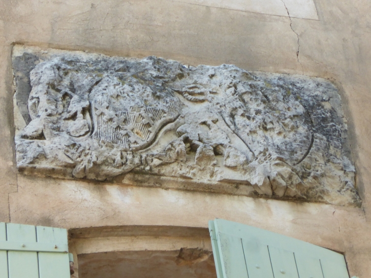 Sur le mur de la médathèque - Cabrières-d'Avignon