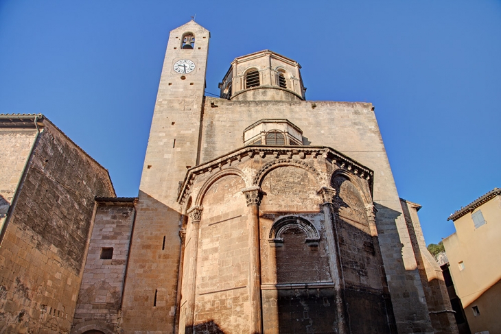 Cathédrale côté place Abbé Béranger - Cavaillon