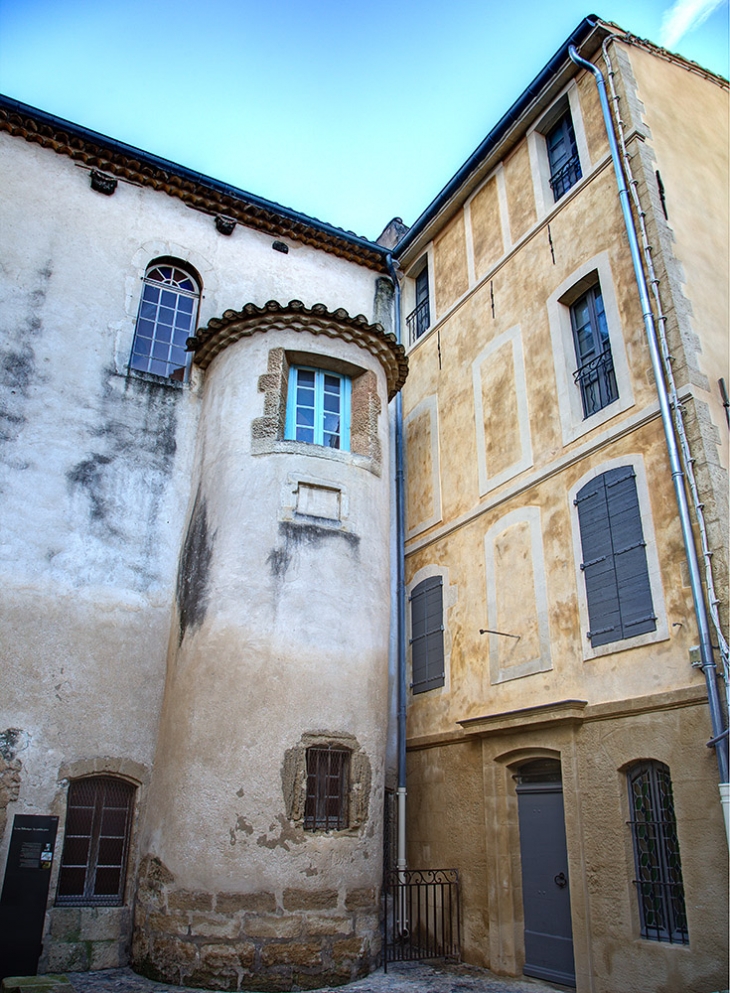 La synagogue vue de la rue Chabran - Cavaillon