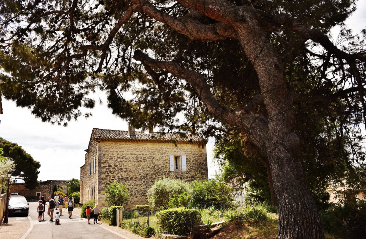 La Commune - Châteauneuf-de-Gadagne