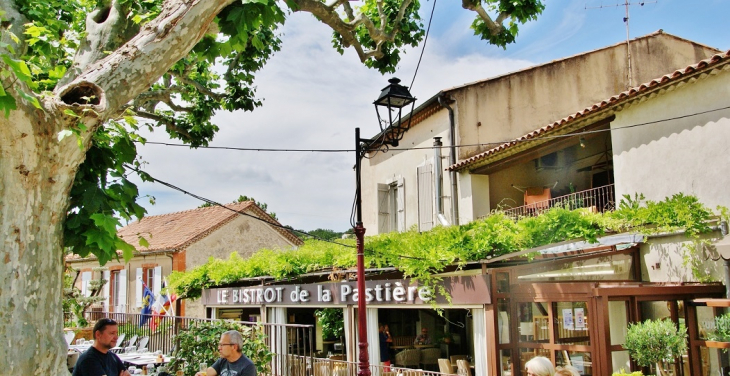 La Commune - Châteauneuf-de-Gadagne