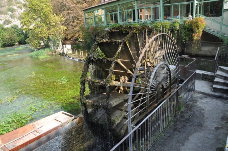 Fontaine de Vaucluse - Fontaine-de-Vaucluse